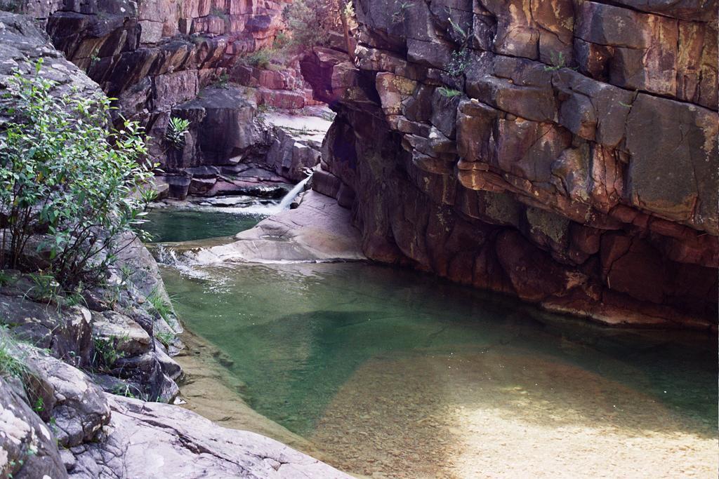 Отель La Piedra Del Mediodia Cirat Экстерьер фото