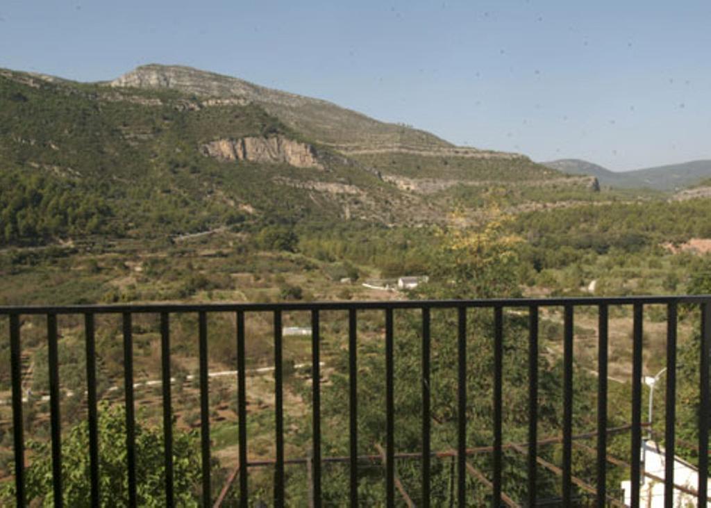 Отель La Piedra Del Mediodia Cirat Экстерьер фото